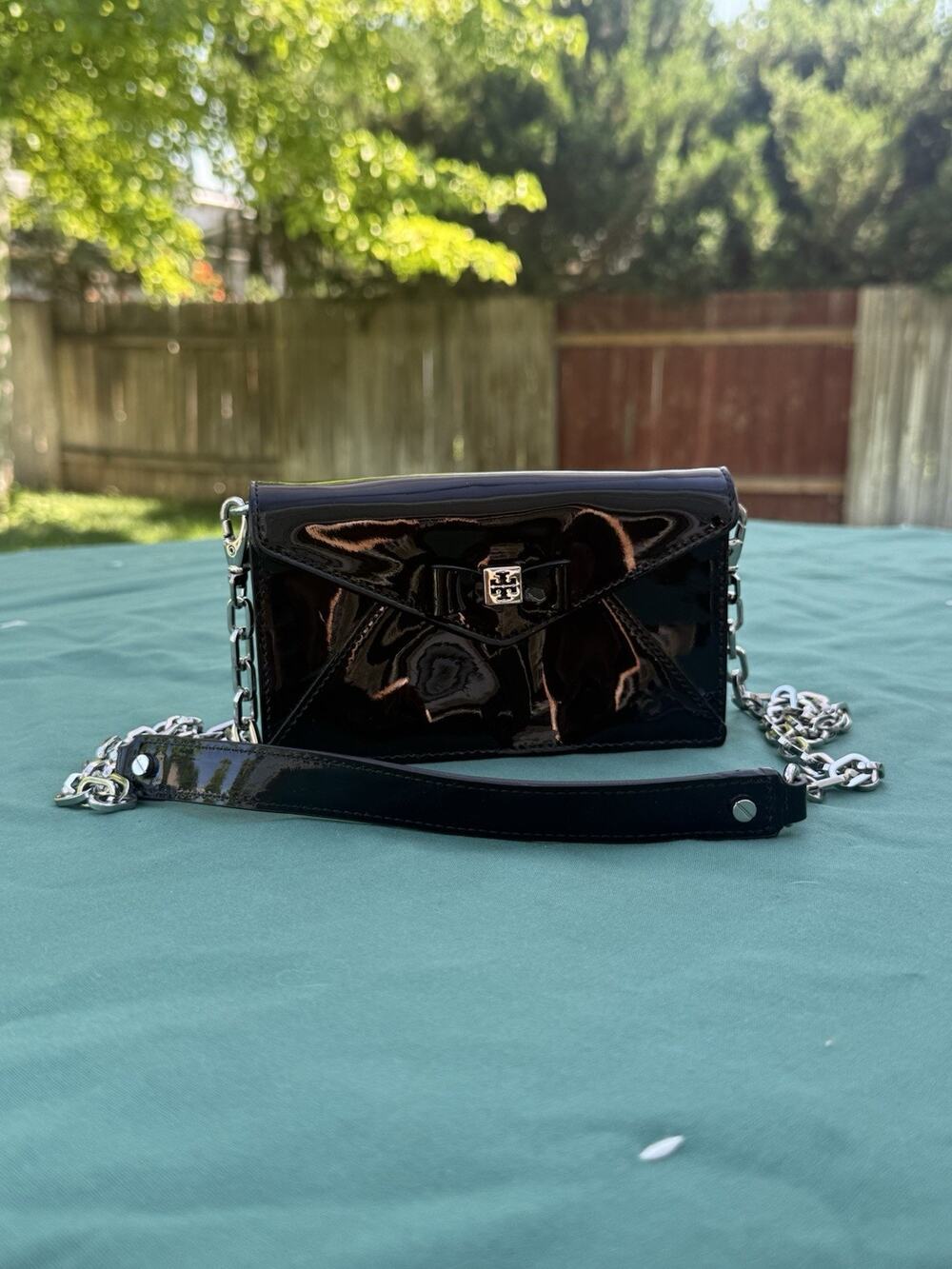 Tory Burch Black Patent Shoulder Bag Chain Strap Bow Logo Accent Silver Hardware